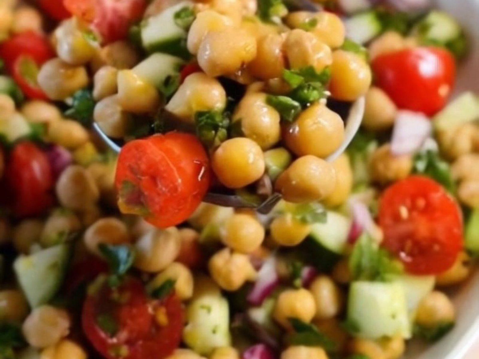 Healthy Chickpea Salad with Cucumbers and Tomatoes